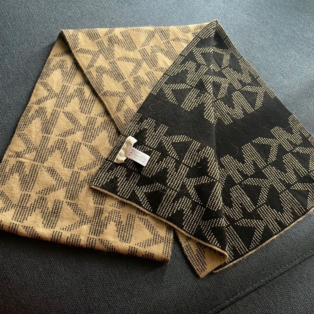 Micheal Kors Double sided scarf!